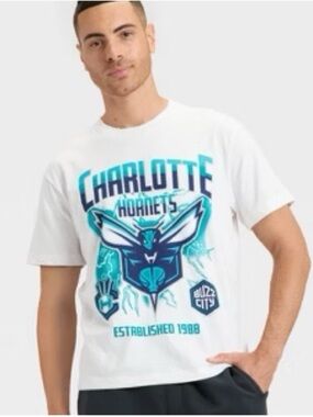 NBA Charlotte Hornets White
Graphic Short Sleeve Shirt Boxy
Fit
